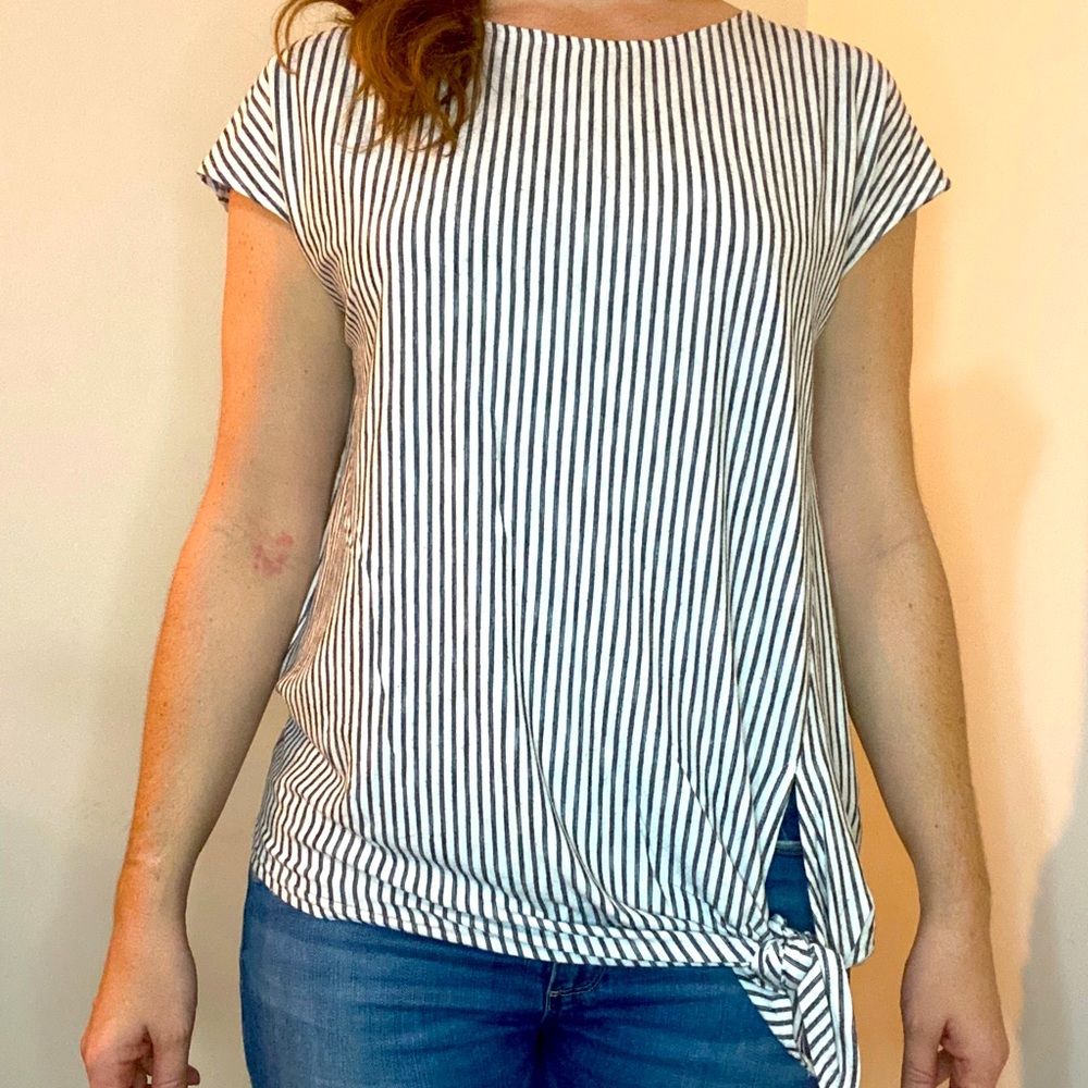 Black and white stripe tie front shirt size medium